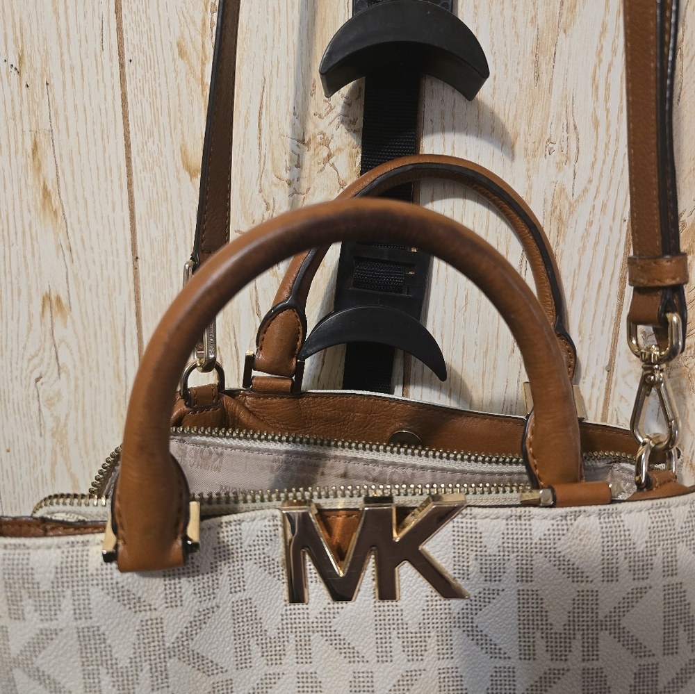 Michael Kors MK Signature Crossbody Satchel Vanilla Brown Handbag - Picture 3 of 14